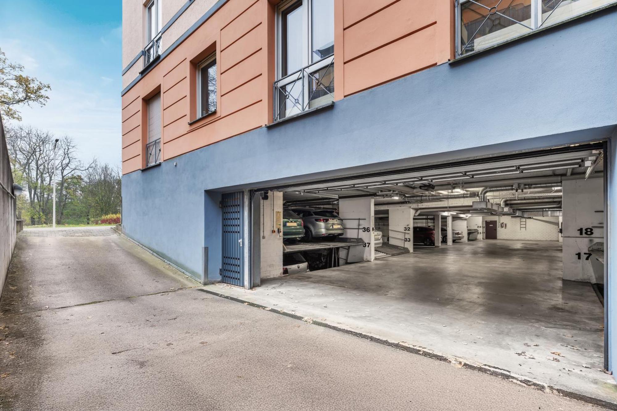 Edler Wohnraum Schwanenteich-Oase Mit Balkon, Kaffeevollautomat, Lift & Parkplatz Apartment Zwickau Exterior photo